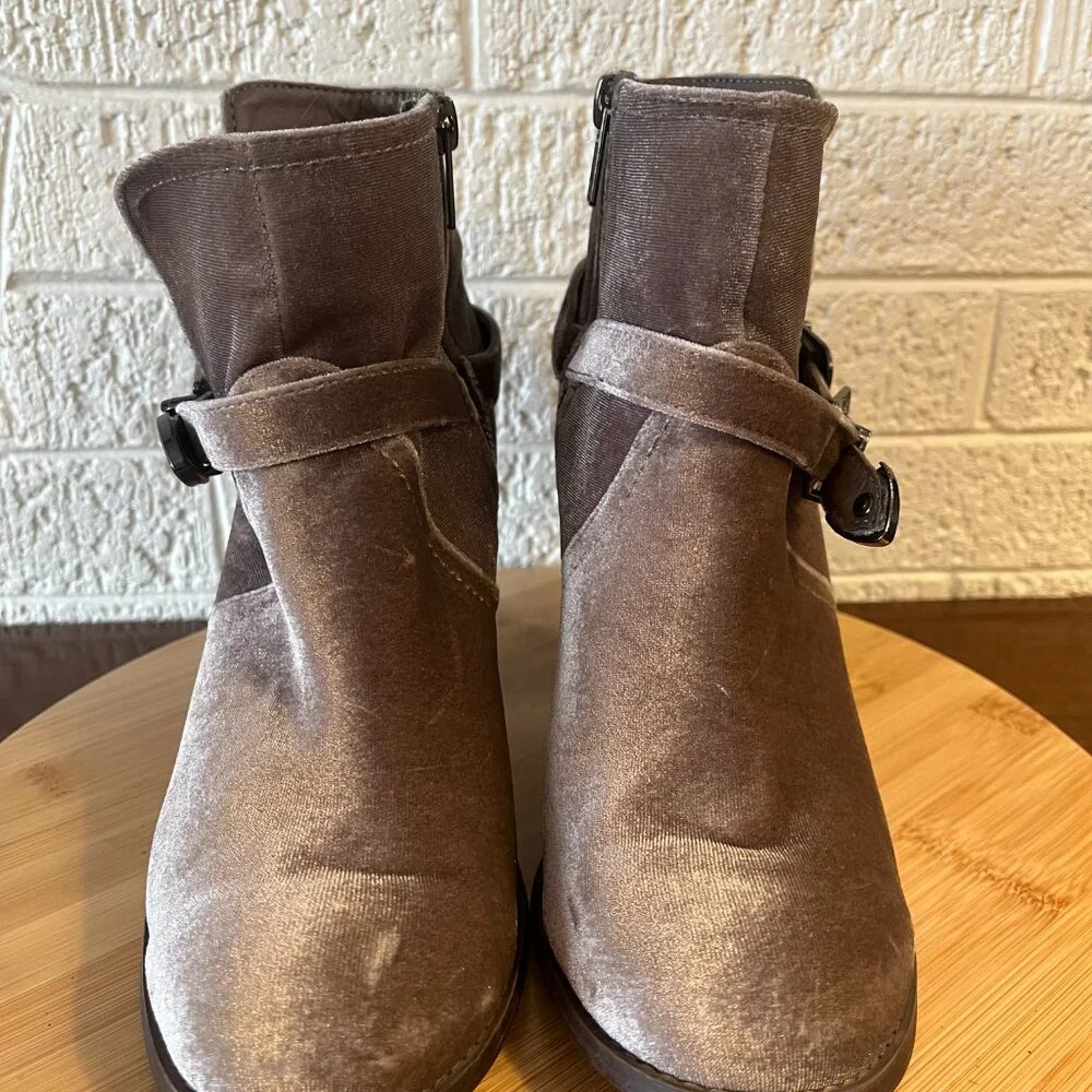 Not Rated Jibu Velvet Ankle Boot Ultra High Heels Size 9M - Picture 3 of 9